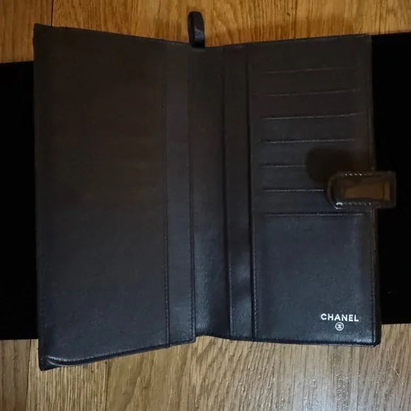 CHANEL - Black Patent Quilted Leather Flap Wallet - Picture 3 of 12